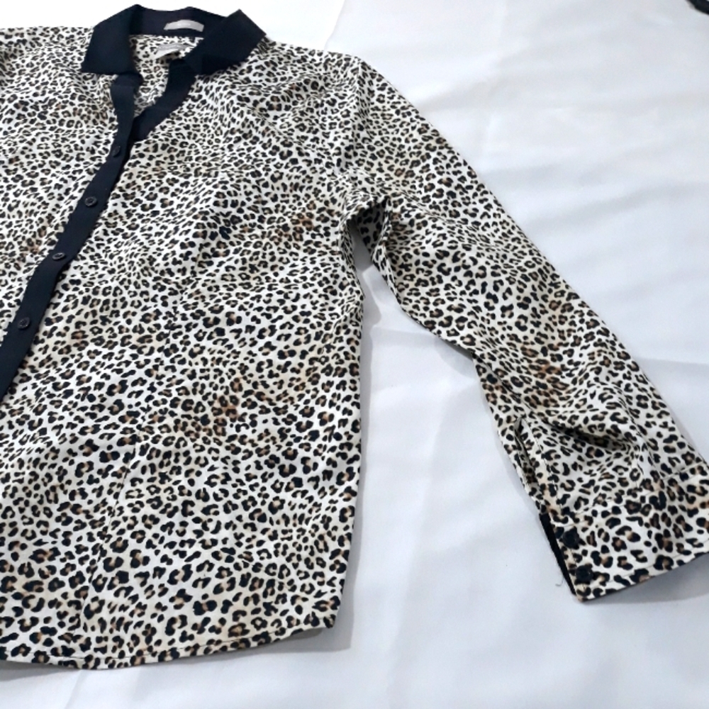 Chico's 100% Cotton Leopard Print Button-Up Shirt With Sleeves Size 2 (Large) - Picture 3 of 13